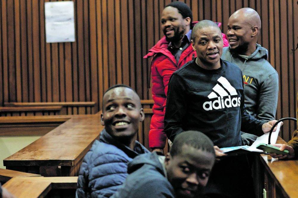Abameli babasolwa ecaleni lokubulawa kuka Meyiwa bahlela ukufaka isicelo sokuhoxisa amacala.
