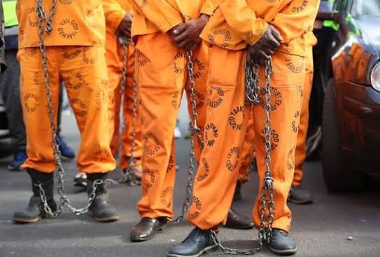 Ikomidi lephalamende elibhekelele ezamajele libheke ukuncipisa ukugcwala amajele