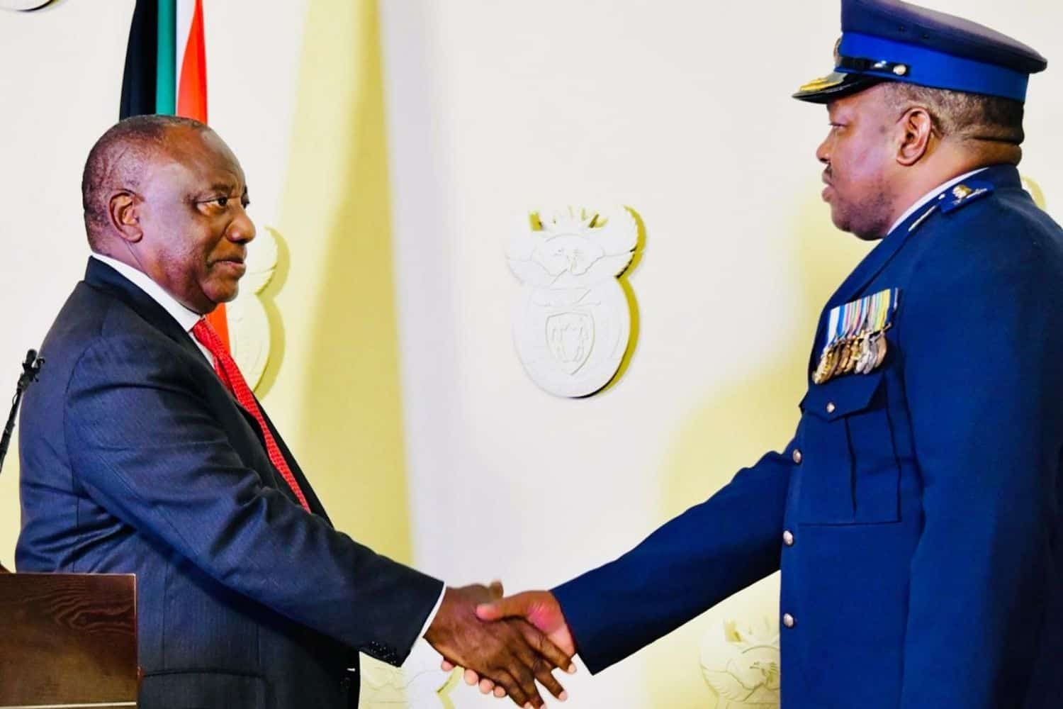 URamaphosa ufuna kubuye isithunzi sombutho wamaphoyisa.