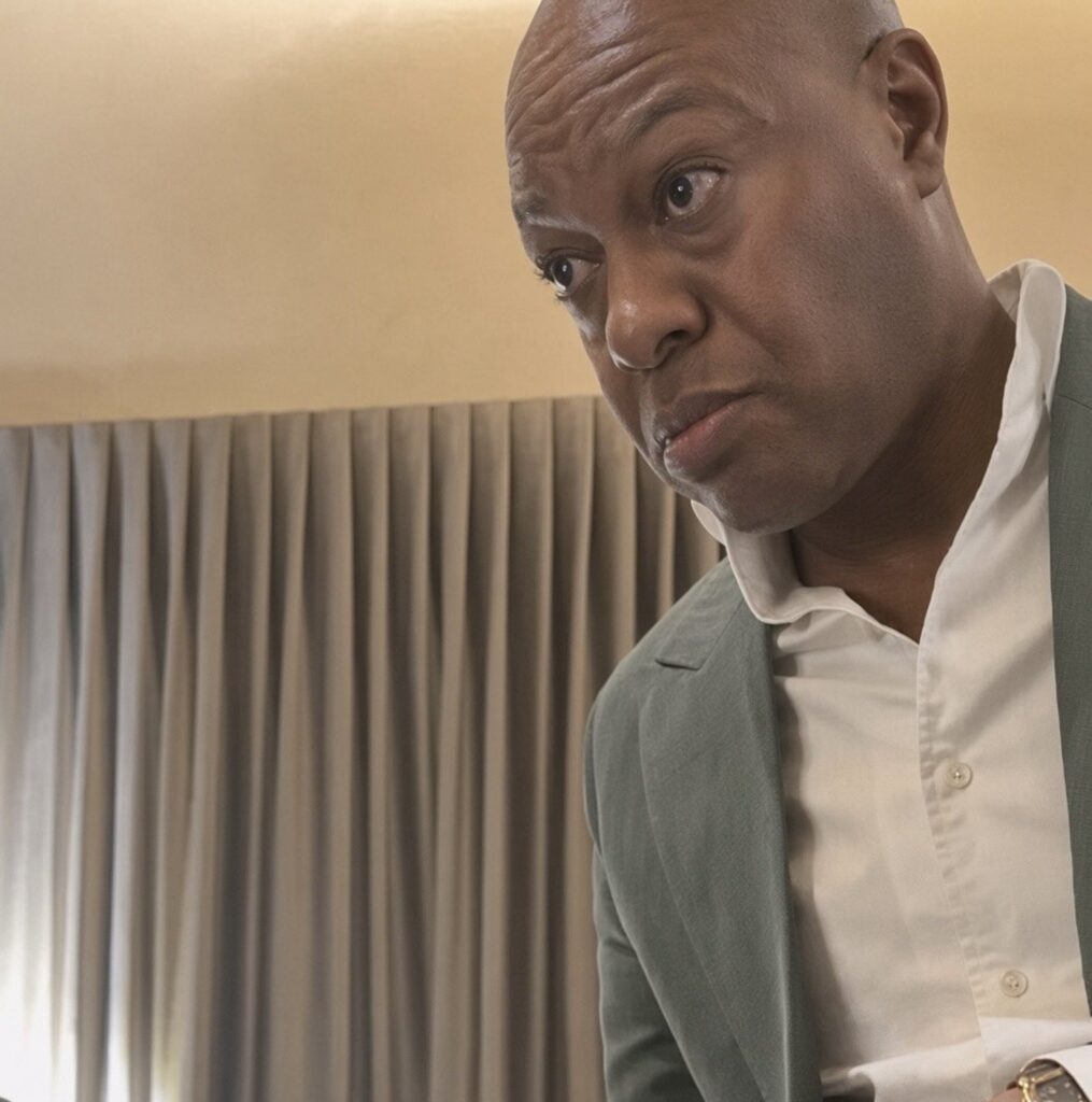 Lawrence Chamurwa Mudzinganyama threatening a group of women