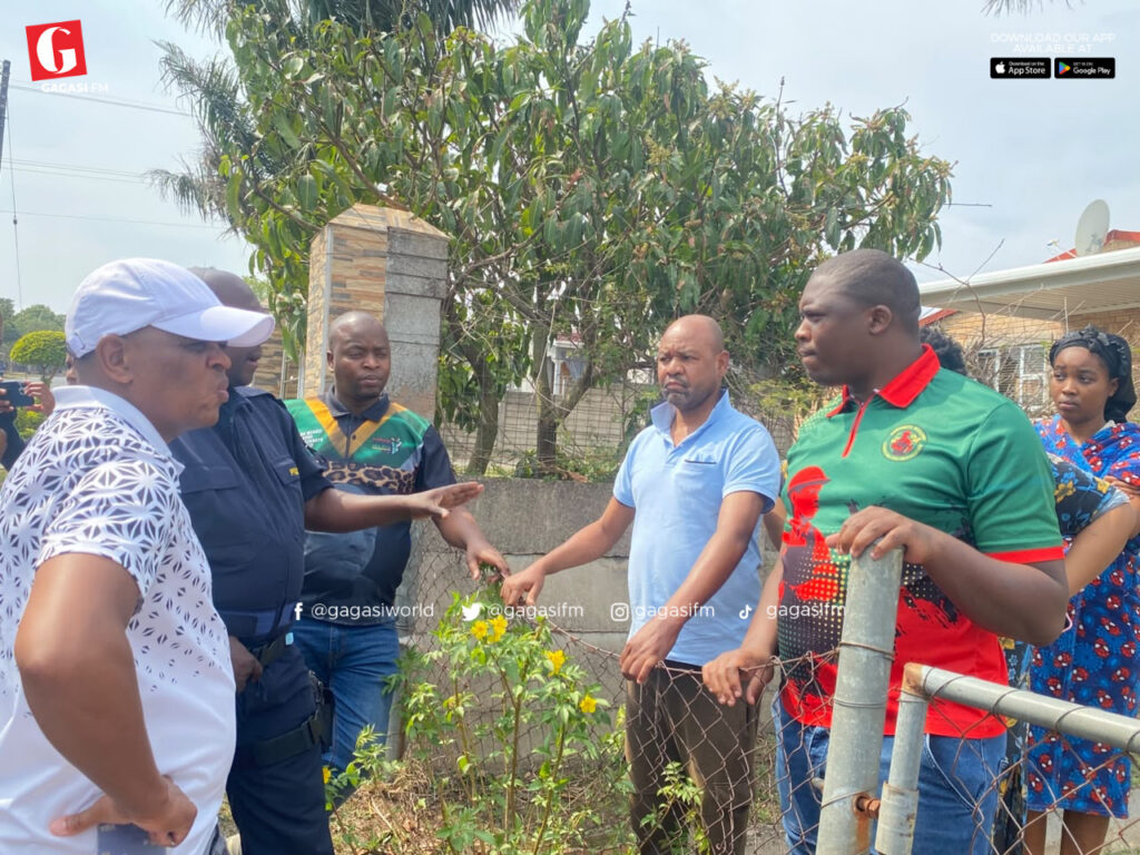 Abagilwa begasela emzini wowesifazane osolwa ngokuqola abantu ebathembisa imisebenzi kuMnyango wezeMpilo