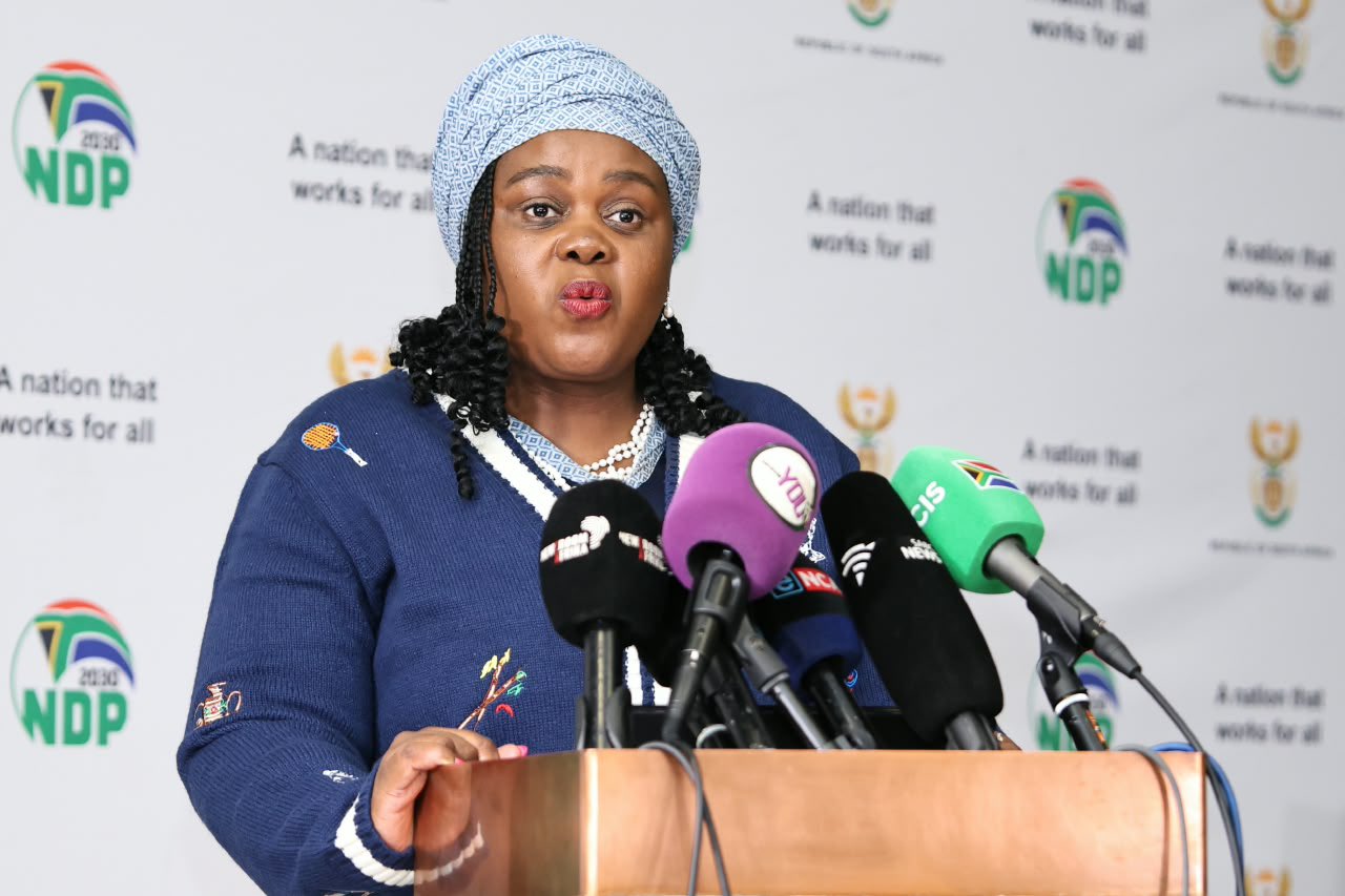 Kubayi vows to work with community leaders to tackle illegal migration
