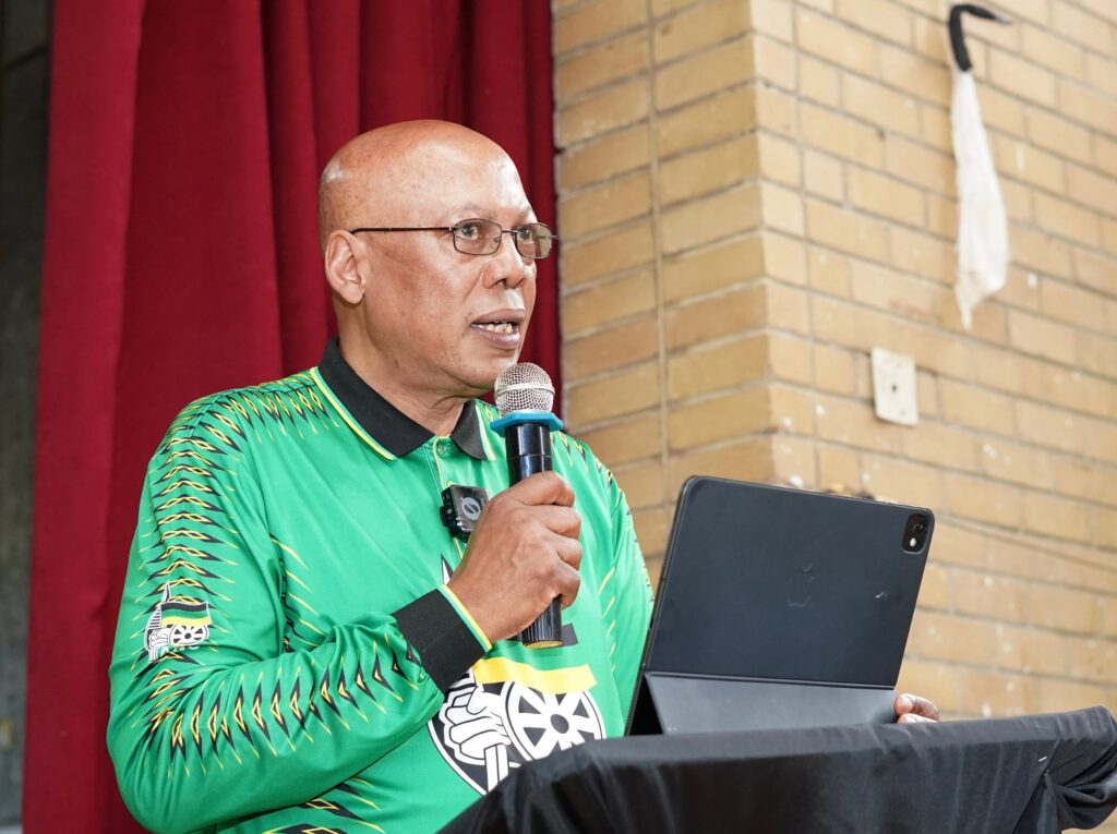 Mike Mabuyakhulu addressing a crowd-image by ANC KZN
